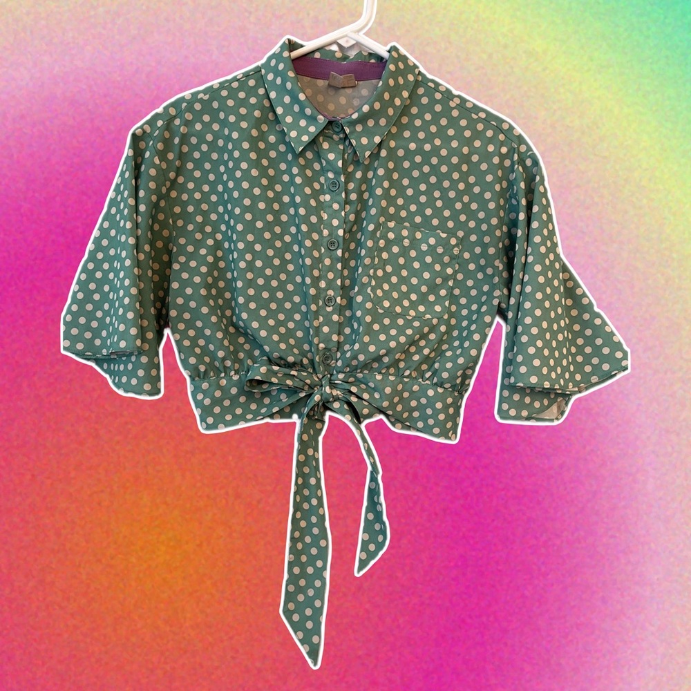 ✨SOLD✨ Boutique Bell-Sleeved Tie Up Crop Top